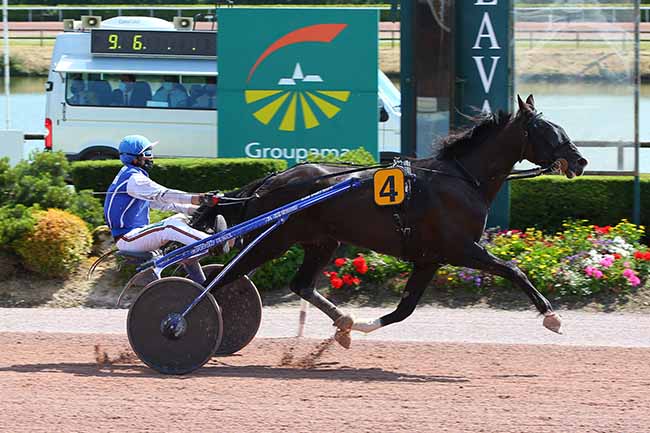 Photo d'arrivée de la course pmu PRIX LAVAL AMBULANCES BELLANGER BEAUFILS à LAVAL le Mercredi 9 juin 2021