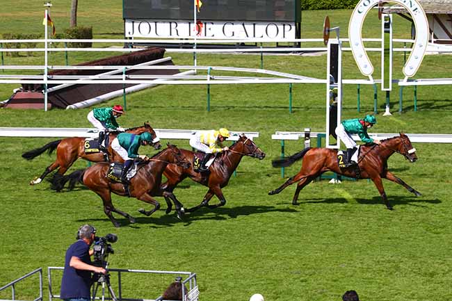 Photo d'arrivée de la course pmu PRIX DE BLERANCOURT à COMPIEGNE le Vendredi 11 juin 2021