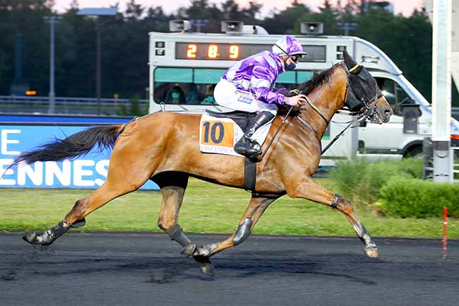 Photo d'arrivée de la course pmu PRIX ISTRIA à PARIS-VINCENNES le Vendredi 11 juin 2021