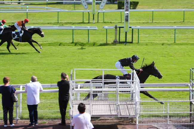 Photo d'arrivée de la course pmu PRIX DE BETHANCOURT-EN-VALOIS à COMPIEGNE le Mardi 15 juin 2021