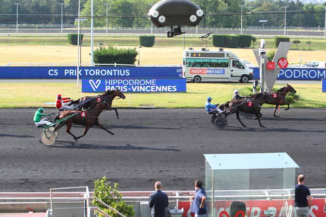 Photo d'arrivée de la course pmu PRIX TORONTIUS à PARIS-VINCENNES le Mardi 15 juin 2021