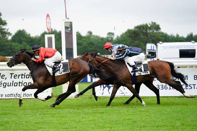 Photo d'arrivée de la course pmu PRIX DE LA BASE AERIENNE 120 DE CAZAUX à LA TESTE DE BUCH le Jeudi 17 juin 2021