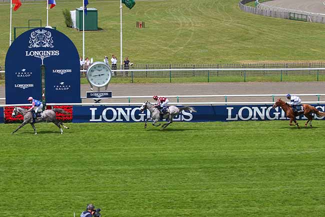 Photo d'arrivée de la course pmu QATAR DERBY DES PUR-SANG ARABES DE 4 ANS à CHANTILLY le Dimanche 20 juin 2021