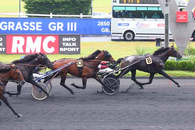 Photo d'arrivée de la course pmu PRIX RMC - PRIX DE GRASSE à PARIS-VINCENNES le Dimanche 27 juin 2021