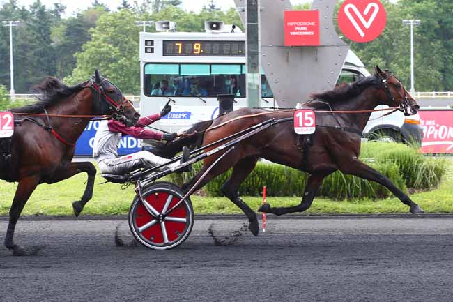 Photo d'arrivée de la course pmu SULKY 3 ANS FINALE - PRIX ALBERT VIEL à PARIS-VINCENNES le Dimanche 27 juin 2021