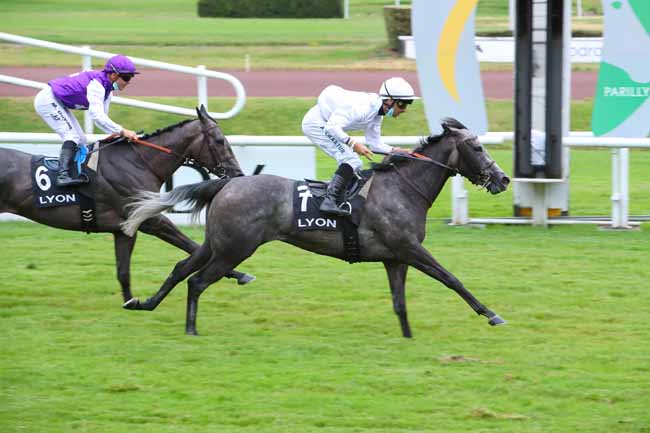 Photo d'arrivée de la course pmu PRIX VALANJOU à LYON-PARILLY le Lundi 28 juin 2021