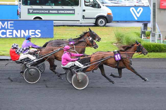 Photo d'arrivée de la course pmu PRIX CAPELLA à PARIS-VINCENNES le Mardi 29 juin 2021