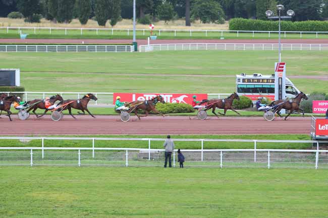 Photo d'arrivée de la course pmu PRIX DE LA GARE DES INVALIDES à ENGHIEN le Mercredi 30 juin 2021