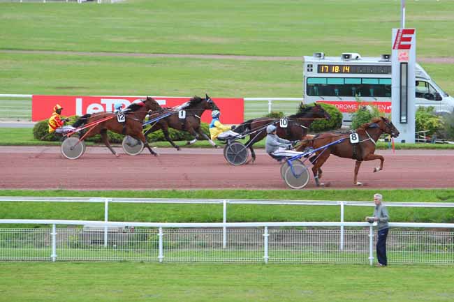 Photo d'arrivée de la course pmu PRIX DE LUNEL à ENGHIEN le Mercredi 30 juin 2021