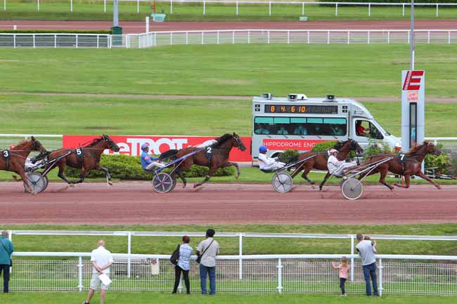 Photo d'arrivée de la course pmu PRIX DU PONT DE L'ARCHEVECHE à ENGHIEN le Samedi 3 juillet 2021