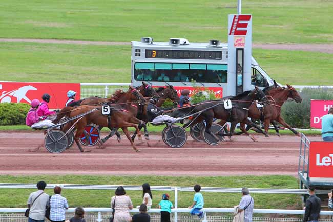 Photo d'arrivée de la course pmu PRIX DU ROUSSILLON à ENGHIEN le Samedi 3 juillet 2021