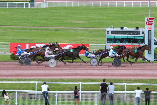 Photo d'arrivée de la course pmu PRIX DE L'OBSERVATOIRE à ENGHIEN le Samedi 3 juillet 2021