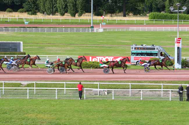 Photo d'arrivée de la course pmu PRIX DU PONT D'ARCOLE à ENGHIEN le Samedi 3 juillet 2021