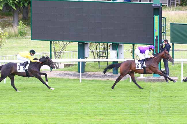 Photo d'arrivée de la course pmu PRIX EUGÈNE ADAM à SAINT CLOUD le Dimanche 4 juillet 2021