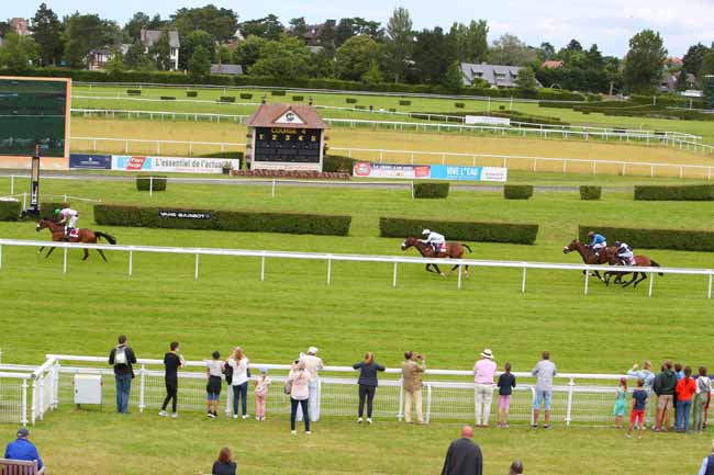 Photo d'arrivée de la course pmu PRIX LABEL EQUURES (PRIX LÉOPOLD D'ORSETTI) à CLAIREFONTAINE le Lundi 5 juillet 2021