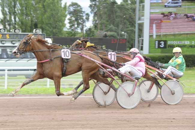 Photo d'arrivée de la course pmu PRIX KRAFFT (PRIX DE LAPALISSE) à VICHY le Mardi 6 juillet 2021