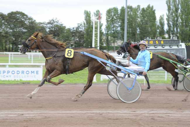 Photo d'arrivée de la course pmu PRIX VANS THÉAULT (PRIX DE SAVOIE) à VICHY le Mardi 6 juillet 2021