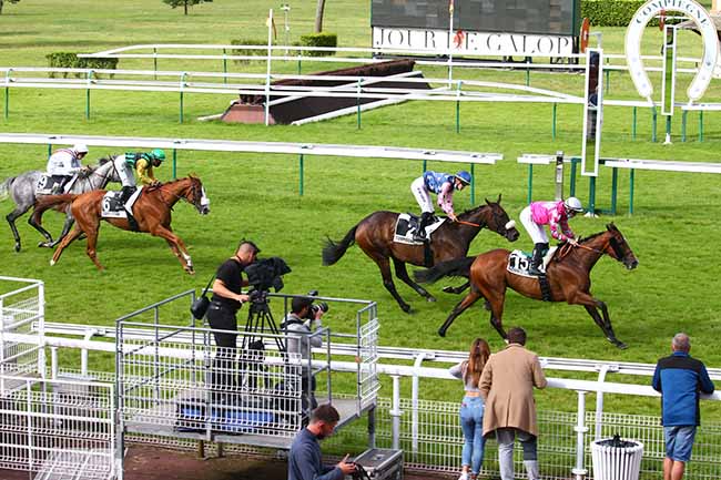 Photo d'arrivée de la course pmu PRIX DE L'AILETTE à COMPIEGNE le Mardi 6 juillet 2021
