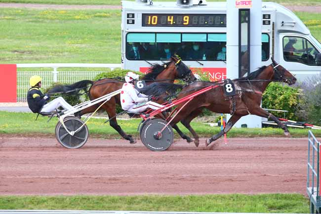Photo d'arrivée de la course pmu PRIX DE LA MADELEINE à ENGHIEN le Mercredi 7 juillet 2021