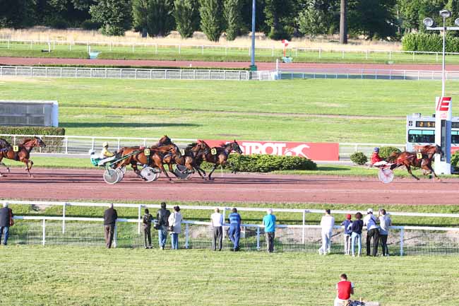 Photo d'arrivée de la course pmu PRIX FLORENCE LECELLIER à ENGHIEN le Mercredi 7 juillet 2021