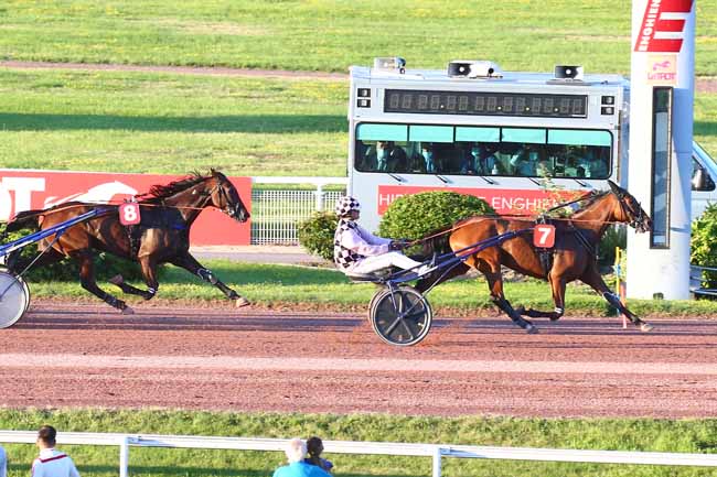 Photo d'arrivée de la course pmu PRIX DE LA PLACE SAINT-AUGUSTIN à ENGHIEN le Mercredi 7 juillet 2021