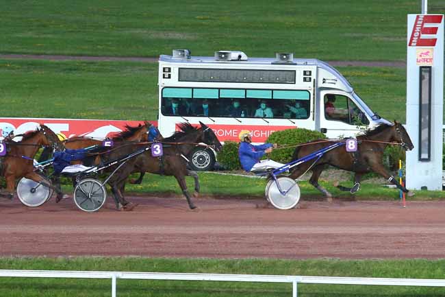 Photo d'arrivée de la course pmu PRIX DE L'ARDÈCHE à ENGHIEN le Mercredi 7 juillet 2021