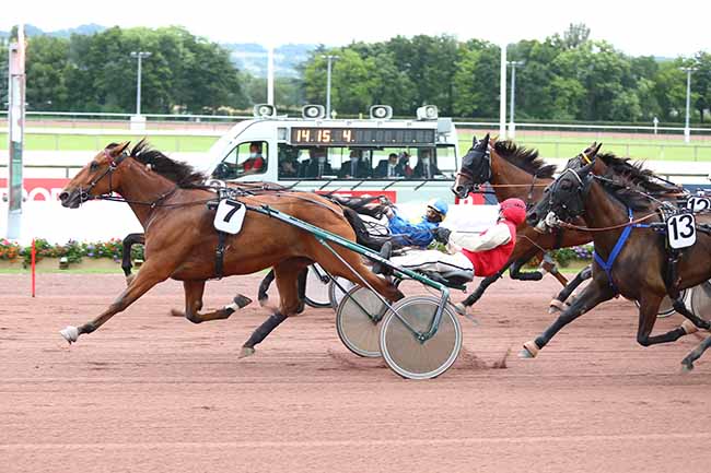 Photo d'arrivée de la course pmu PRIX DE GRANVILLE à CABOURG le Vendredi 9 juillet 2021