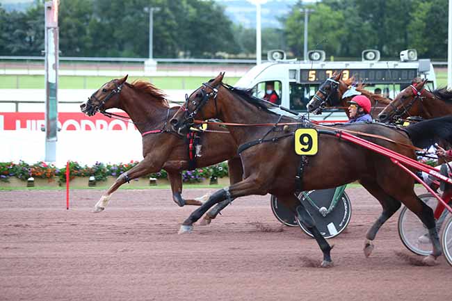 Photo d'arrivée de la course pmu PRIX DU MONT-SAINT-MICHEL à CABOURG le Vendredi 9 juillet 2021
