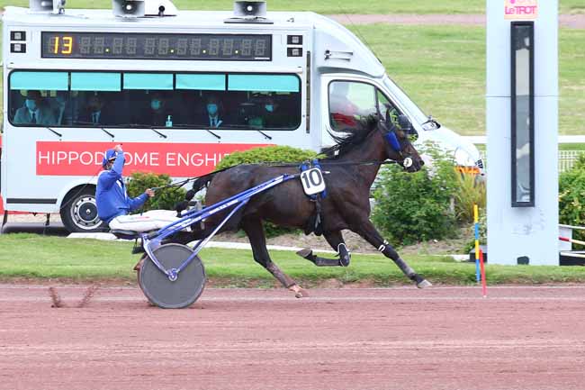 Photo d'arrivée de la course pmu PRIX DE LA MANCHE à ENGHIEN le Samedi 10 juillet 2021