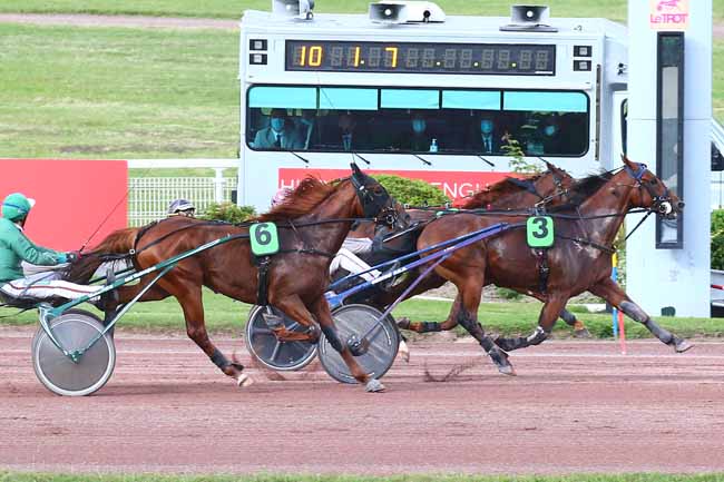 Photo d'arrivée de la course pmu PRIX DE MÉNILMONTANT à ENGHIEN le Samedi 10 juillet 2021