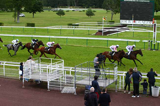 Photo d'arrivée de la course pmu PRIX DU VIVIER CORAX à COMPIEGNE le Samedi 10 juillet 2021
