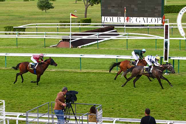 Photo d'arrivée de la course pmu PRIX DE JONQUIÈRES à COMPIEGNE le Samedi 10 juillet 2021