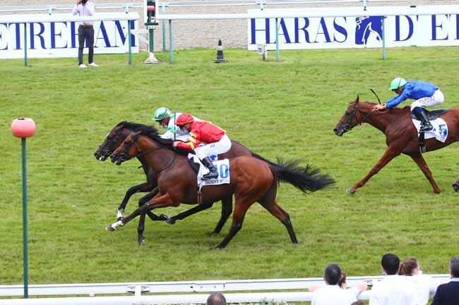 Photo d'arrivée de la course pmu HARAS D'ETREHAM PRIX JEAN PRAT à DEAUVILLE le Dimanche 11 juillet 2021