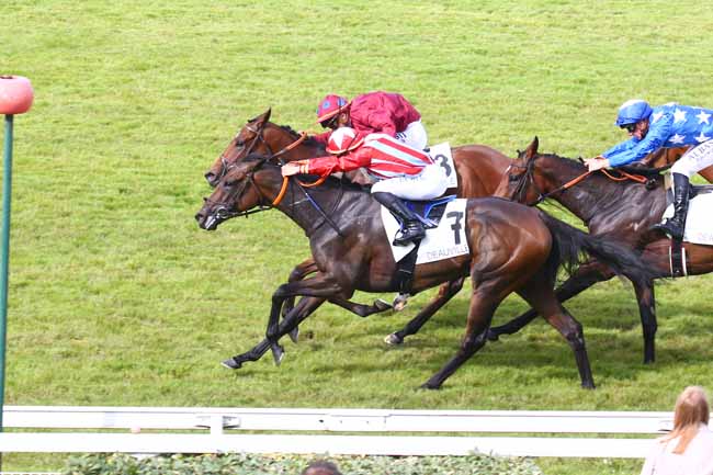Photo d'arrivée de la course pmu PRIX DE LA CALONNE - FONDS EUROPÉEN DE L'ELEVAGE à DEAUVILLE le Dimanche 11 juillet 2021