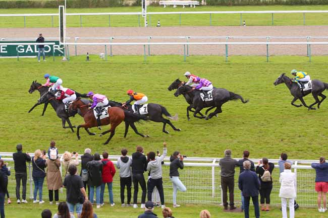 Photo d'arrivée de la course pmu PRIX SANS SOUCI II à DEAUVILLE le Mardi 13 juillet 2021