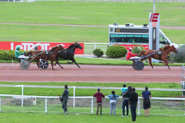 Photo d'arrivée de la course pmu PRIX QUIPROQUO II à ENGHIEN le Jeudi 15 juillet 2021