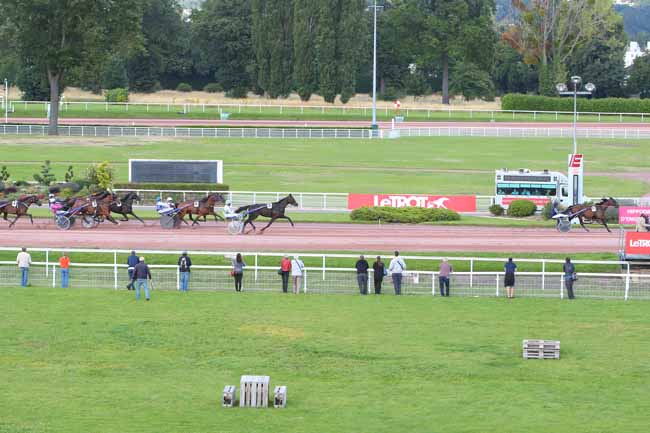 Photo d'arrivée de la course pmu PRIX DE LA TOUR SAINT JACQUES à ENGHIEN le Jeudi 15 juillet 2021