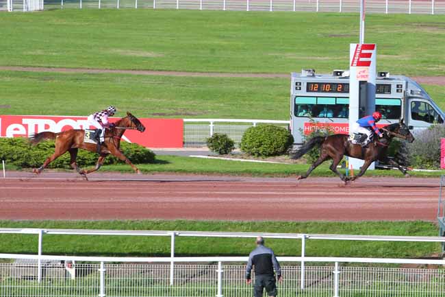 Photo d'arrivée de la course pmu PRIX DE LA PLACE DU MAIL à ENGHIEN le Jeudi 15 juillet 2021