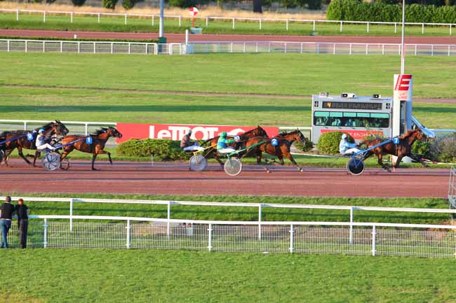 Photo d'arrivée de la course pmu PRIX DE LA GARE DE LYON à ENGHIEN le Jeudi 15 juillet 2021