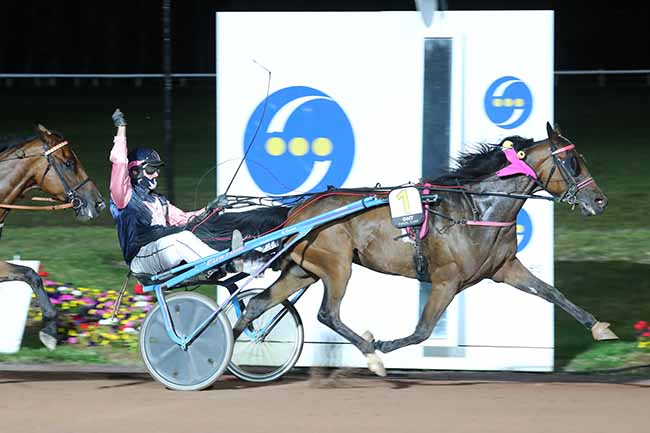 Photo d'arrivée de la course pmu PRIX DU DEPARTEMENT DE LA VENDEE à LES SABLES D'OLONNE le Vendredi 16 juillet 2021