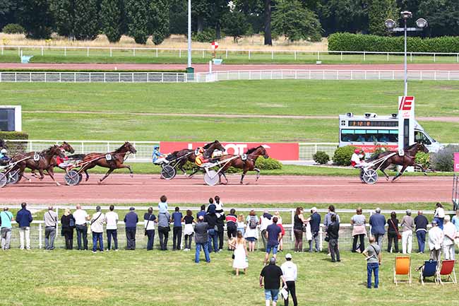 Photo d'arrivée de la course pmu PRIX DE VILLIERS à ENGHIEN le Samedi 17 juillet 2021