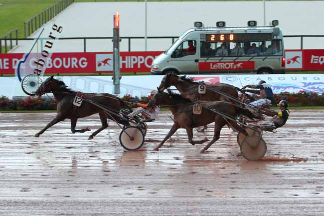 Photo d'arrivée de la course pmu PRIX DES FUSCHIAS à CABOURG le Vendredi 23 juillet 2021