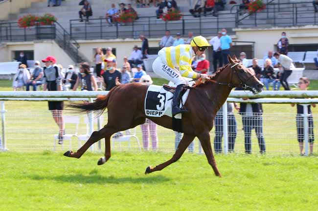 Photo d'arrivée de la course pmu PRIX BAGO à DIEPPE le Lundi 26 juillet 2021