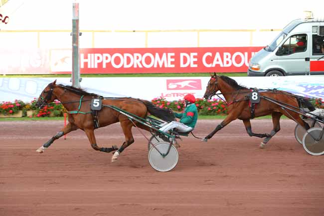 Photo d'arrivée de la course pmu PRIX MICHEL D'ORNANO à CABOURG le Vendredi 30 juillet 2021