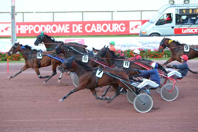 Photo d'arrivée de la course pmu PRIX DES BUSSEROLES à CABOURG le Vendredi 30 juillet 2021