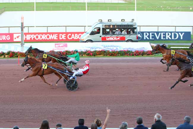 Photo d'arrivée de la course pmu PRIX HENRI BALLIERE à CABOURG le Vendredi 30 juillet 2021