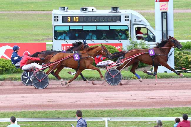 Photo d'arrivée de la course pmu PRIX DE L'HAY-LES-ROSES à ENGHIEN le Samedi 31 juillet 2021