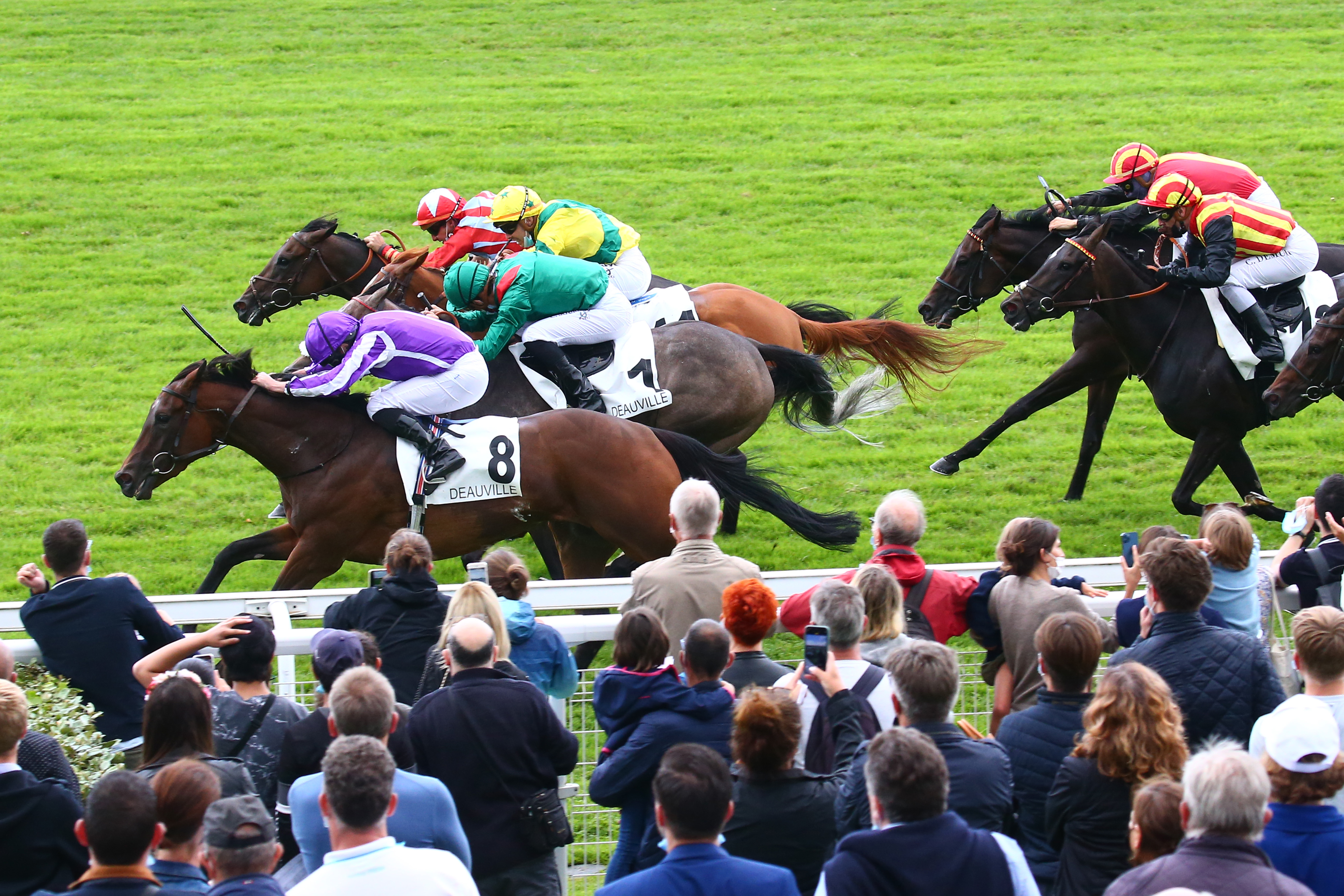 Photo d'arrivée de la course pmu PRIX ROTHSCHILD à DEAUVILLE le Mardi 3 août 2021