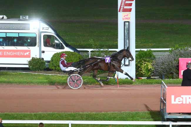 Photo d'arrivée de la course pmu PRIX DE LA PORTE DE CHOISY à ENGHIEN le Mercredi 4 août 2021