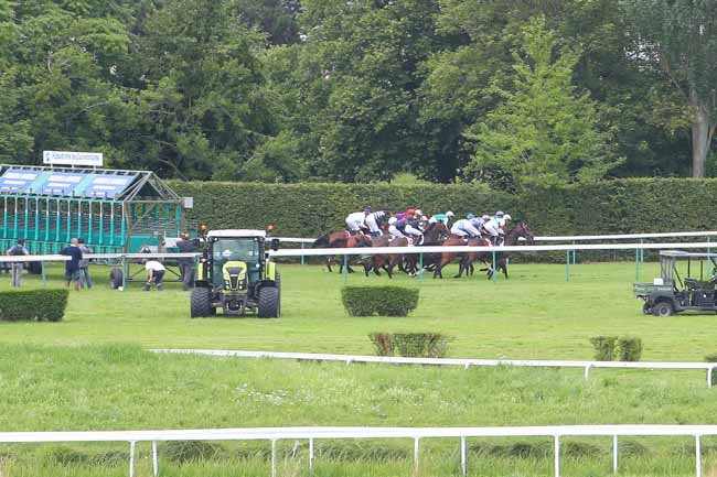 Photo d'arrivée de la course pmu PRIX HORSIZ (PRIX KALAMOUN) à CLAIREFONTAINE le Mercredi 4 août 2021